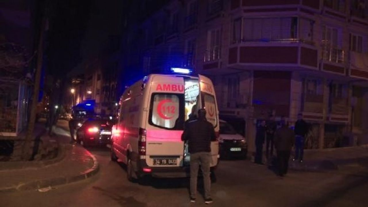 Sözlü tartışma bıçaklı kavgaya dönüştü 2 kişi bıçaklandı.