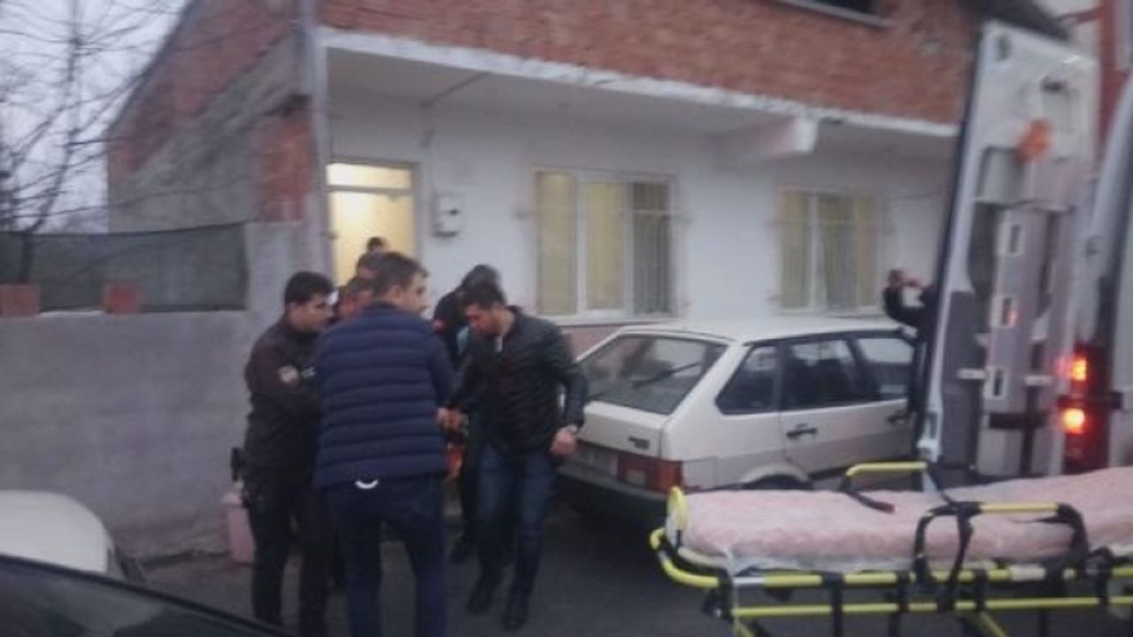 Emekli polis memuru oğlunu  tabanca ile vurarak öldürdü.