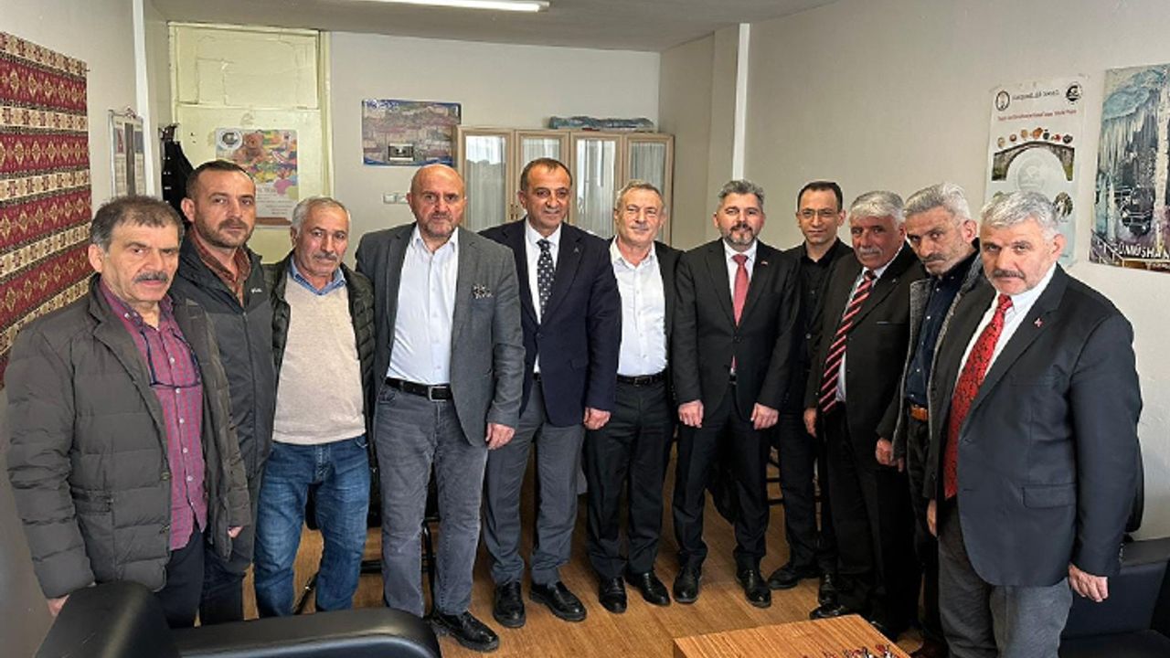 MHP'Li Küçük ve Türedi'den Gümüşhaneliler Derneğine Ziyaret
