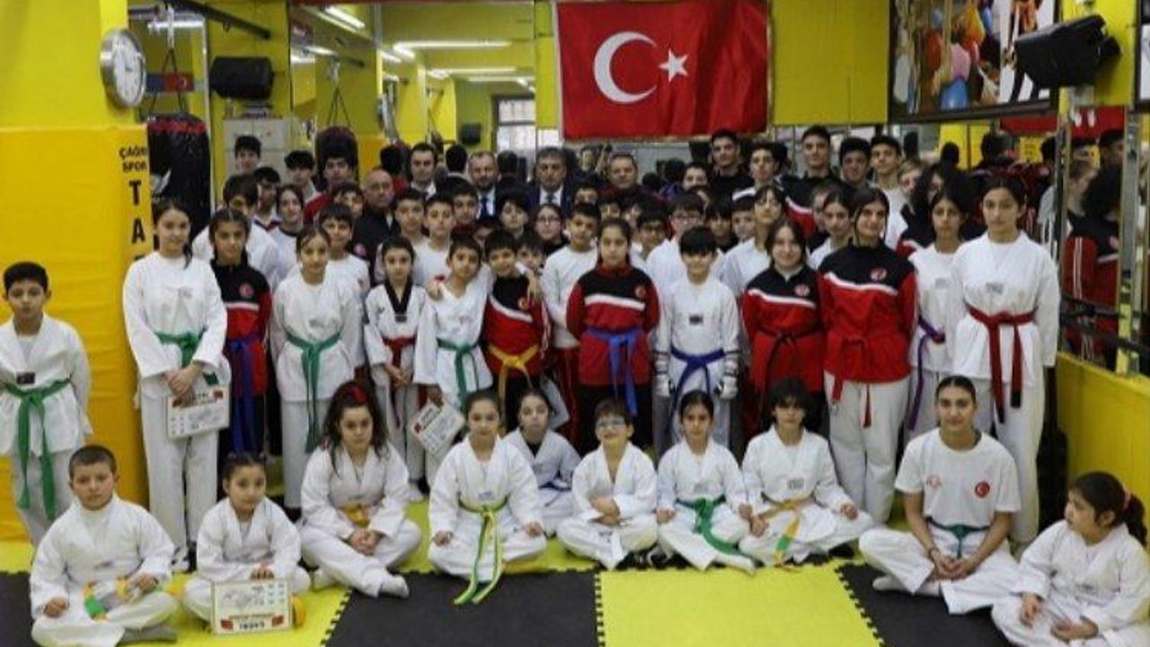 İzmir Gençlik ve Spor İl müdürü Murat Eskici'den Çağrı Spor Kulübü'ne ziyaret