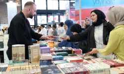 Kitap Fuarına ilgi salonlara sığmıyor