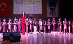 Antalya'da Kumlucalı miniklerden mezuniyet kutlaması 