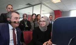 Bakan Tekin Van'da MEBİM'de çağrı yanıtladı