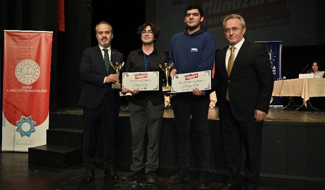 Bursa'da liseli öğrenciler münazarada yarıştı