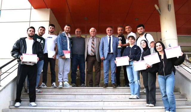 Başarılı Öğrenciler Ödüllerini aldılar