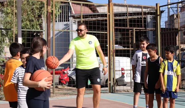 İzmir Karabağlar'da çocuklar 'yaz spor'larını sevdi