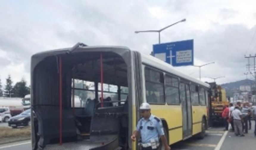 Trabzon'da kaza: seyir halindeki otobüsün ikiye ayrılma görüntüleri