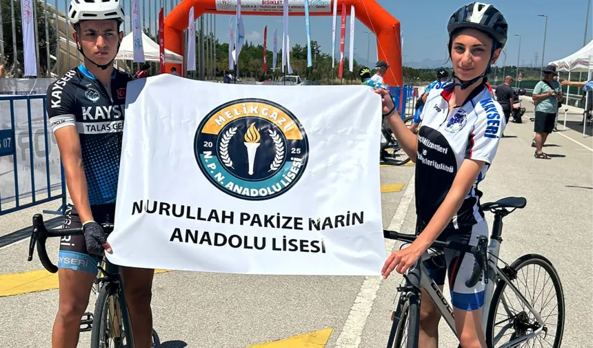 Kayseri'nin gururlandıran lise... Bisiklet ve voleybolda parladı